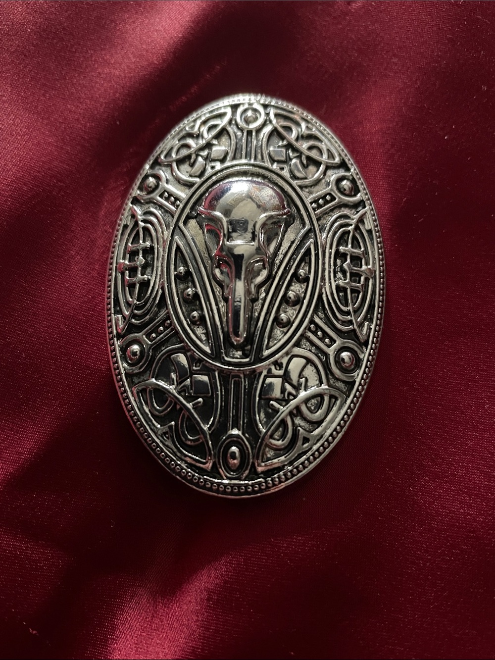 Source Unknown Silver Celtic Knot Oval Brooch